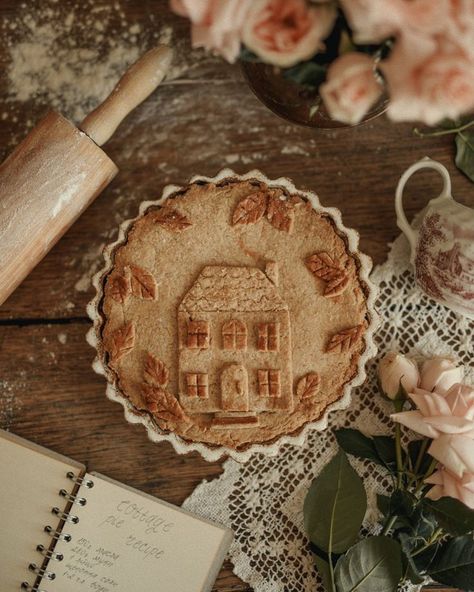 Cottage Core Baking, Cottagecore Baking, Cottagecore Recipes, Pie Crust Designs, Pie Bird, Cottage Pie, Cute Food, Just Desserts, Food Photo