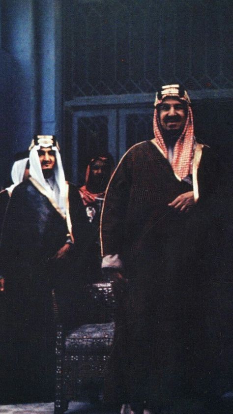 King Salman Saudi Arabia, King Abdulaziz, Ksa Saudi Arabia, Hospital Room Snapchat Stories, Cole Sprouse Wallpaper, Saudi Arabia Culture, Saudi Arabia Flag, King Faisal, Arabic Calligraphy Painting