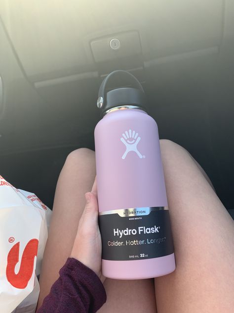 Thermo Flask, Trendy Water Bottles, Water Flask, Cute Water Bottles, Random Items, Cute Kitchen, Hydro Flask, Cute Cups, Starbucks Iced Coffee Bottle