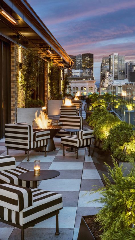 Charmaine's Rooftop Bar & Lounge | San Francisco Proper Hotel Rooftop Bar Design, Proper Hotel, Rooftop Restaurant Design, Design Per Patio, Balkon Decor, Terrace Restaurant, Rooftop Terrace Design, Rooftop Design, Balkon Design