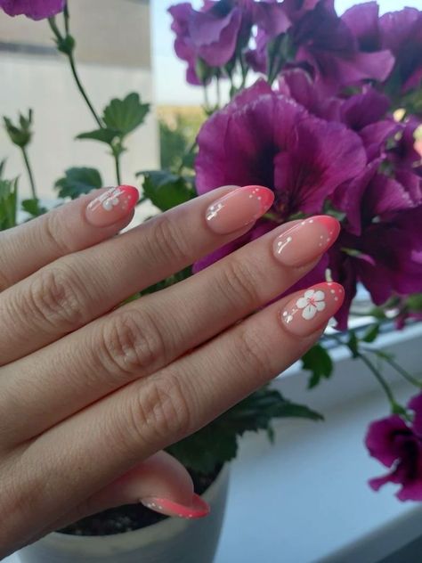 🤍 Summer Nails Hawaiian Flowers, Short Hawaii Nails, Simple Tropical Nails, Hawaiin Nails Ideas, Tropical Nails Short, Summer Nails Oval, Tropical Summer Nails, Summer Nails 2022 Color Trends, Nails Short Summer