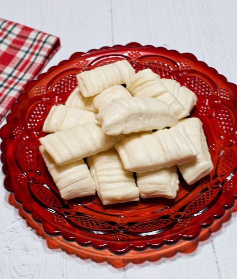 Kentucky Cream Pull Candy - My Country Table Kentucky Cream Pull Candy Recipe, Pulled Candy Recipe, My Country Table, Potato Candy, Easy Candy, Homemade Goodies, Cream Candy, Country Table, Marshmallow Treats