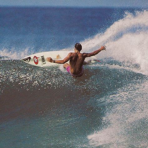 @oldschool80ssurfmags on Instagram: "Ahhh, the lads take a journey to Puerto Escondido. Kelly Slater was with a sick crew, including Pat O'Connell and Brock Little. Flip to the second photo and see if you saw that coming! Photos Brewer #surfing #surfer #surfboard #surf #80s #80sstyle #80ssurf #quiksilver #80smusic #downsouth #oldmexico #southoftheborder #80sparty #80sfashion" 80s Surf Aesthetic, 90s Surfer Aesthetic, Teagan Core, Kelly Slater Surfing, Destiny Backgrounds, Sunny Aesthetic, 2000s Photoshoot, Surfer Aesthetic, The Last Bookstore