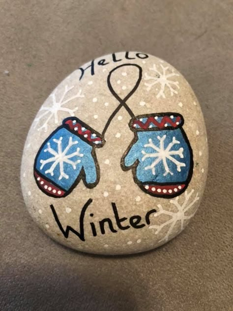 January Painted Rocks, Christmas Rock Painting Ideas Easy, Winter Painted Rocks Ideas, Winter Scene Rock Painting Ideas, Christmas Rock Painting Ideas, Christmas Stocking Painted Rocks, Christmas Rock Painting, Winter Themed Painted Rocks, Christmas Pebble Art