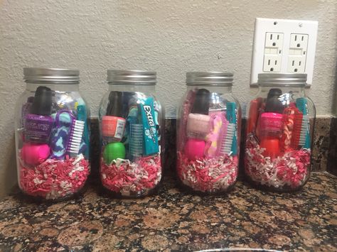 A few items from the Dollar Tree stuffed in jars (also from the dollar store) to make simple, cheap gifts. I made these for my sisters on Mother's Day :) and they loved it! Cheap Mothers Day Gifts, Dollar Tree Gifts, Mothers Day Baskets, Themed Gift Baskets, Diy Store, Diy Mothers Day Gifts, Mother's Day Diy, Mothers Day Gifts, Cheap Gifts