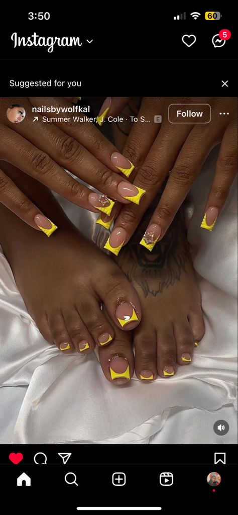 Hands And Toes Nails Matching, Short Nail And Toes Matching Ideas, Nails And Toes Matching, Summer Yellow Nails, Jamaica Nails, Yellow Acrylic Nails, Acrylic Nails Yellow, Jamaica Trip, Gel Toe Nails