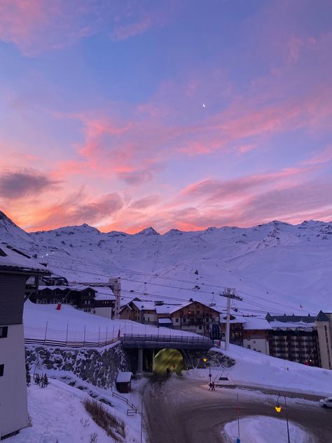 Snowboarding Astethic, Winter France, France Snow, France Skiing Aesthetic, Snowy Sunset Aesthetic, Skiing Sunset, Snowboard Trip, Snow Sunset, Skiing Mountains