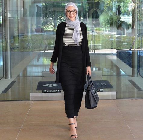 Dania.badawi Hajib Fashion, Hijab Swag, Australia Clothes, Modern Hijab Fashion, Hijab Fashionista, Simple Fall Outfits, Business Outfits Women, Casual Hijab Outfit, Muslimah Fashion Outfits