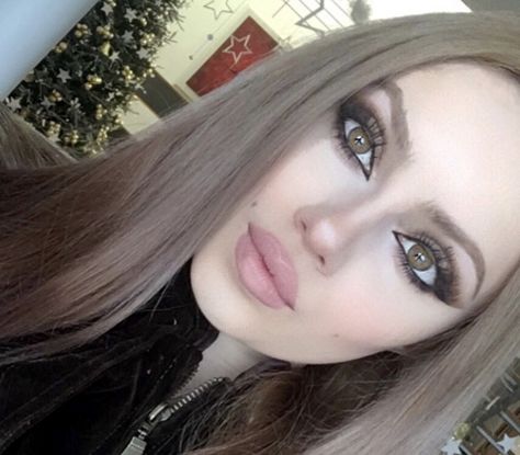 Russian Makeup, Black Hair Balayage, Eyeliner Eyeshadow, Makeup Help, Doll Makeup, Beauty Goals, Smokey Eyes, Smokey Eye Makeup, Pretty Eyes