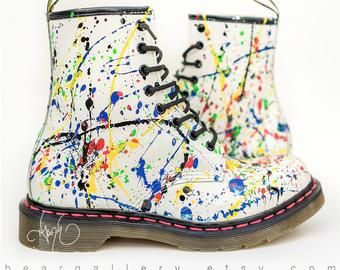 Doc Martens Outfit Winter, 90's Pattern, Style Doc Martens, Red Doc Martens, White Doc Martens, Galaxy Converse, Doc Martens Style, Galaxy Vans, Style Année 90