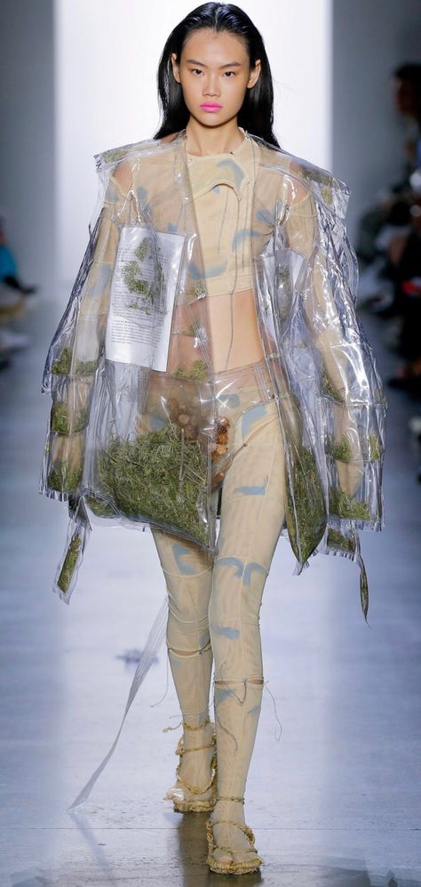 Parsons MFA Spring 2020 Plastic Garments Fashion, Sustainable Fashion Runway, Ecopunk Style, Eco Fashion Aesthetic, Sustainable Clothing Aesthetic, Eco Futurism Fashion, Bioplastic Fashion, Fast Fashion Aesthetic, Eco Punk Fashion