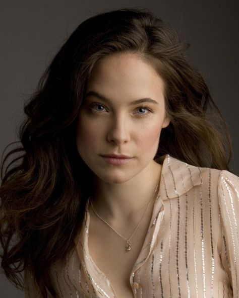 Caroline Dhavernas-  Born: May 15, 1978 in Montréal, Québec, Canada Alana Bloom, Caroline Dhavernas, Sir Anthony Hopkins, Woman Personality, Young Actresses, Female Portraits, Hollywood Celebrities, Jennifer Aniston, Marie Claire