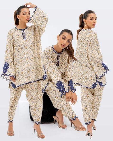 Winter Coord Sets, Printed Kurti Designs, Stitching Designs, Scalloped Sleeves, Co Ords Outfits, Coord Sets, Dubai Lifestyle, Velvet Dress Designs, Simple Kurta Designs