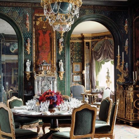 #anngetty #musicroom #chinoiserie #socozy #thatchandelier #lovethesecolors #finedining Victorian Dining Room Decor, Ann Getty, Dining Room Victorian, Green Walls, Elegant Dining, Classic Interior, Dining Room Design, My New Room, Beautiful Interiors