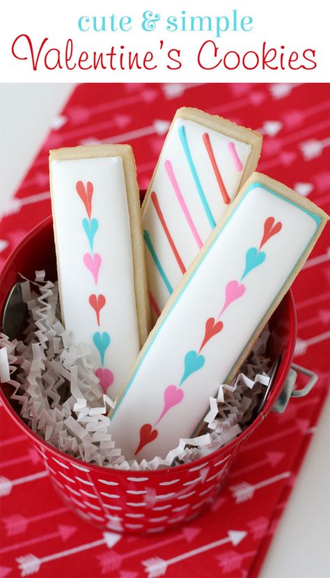 These Cute & Simple Valentine's Cookie Sticks are a perfectly adorable treat for class parties, and little gifts! Cookies On A Stick, Rolled Sugar Cookie Recipe, Valentine Cookies Decorated, Valentine Sugar Cookies, Valentines Baking, Cookie Sticks, Decorações Com Comidas, Valentines Day Food, Valentines Day Cookies