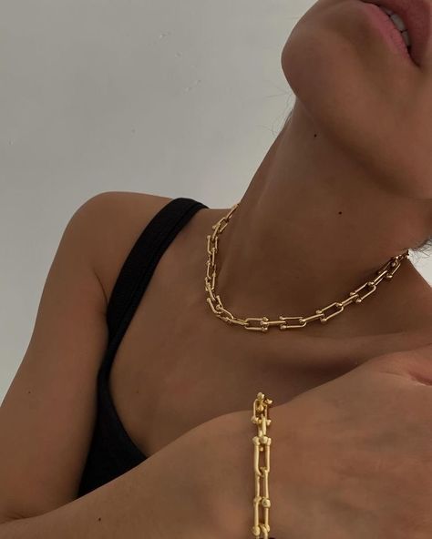 Gold Chain Necklace, Gold Chain, A Woman, Chain Necklace, Necklaces, Chain, Gold, Black