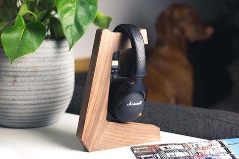 Diy Headphone Stand, Wood Minimalist, Wood Headphones, Speaker Brackets, Headset Stand, Headphone Stand, Headphone Holder, Headphone Stands, Home Office Setup