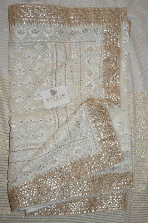 Chikankari Bridal Saree, Lehanga Idea, Chikankari Saree Georgette, Mukaish Saree, Saree Bride, Mukesh Work, Golden Lehenga, Gotta Patti Work, Off White Saree