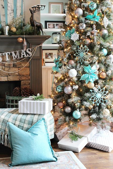 Christmas Tree Ideas with Balsam Hill beautiful Christmas tree decorating ideas. Inspiration from red plaid to blue turquoise and modern glam to farmhouse. Best Christmas Tree Decorations, Amazing Christmas Trees, Turquoise Christmas, Blue Christmas Decor, Farmhouse Christmas Tree, Cool Christmas Trees, Beautiful Christmas Trees, Silver Christmas, Christmas Tree Themes