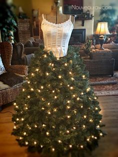 Xmas Dresses, Dress Form Decor, Diy Christmas Deco, Raw Decor, Dress Form Christmas Tree, Christmas Tree Costume, Mannequin Christmas Tree, Homemade Christmas Tree, Tree Costume