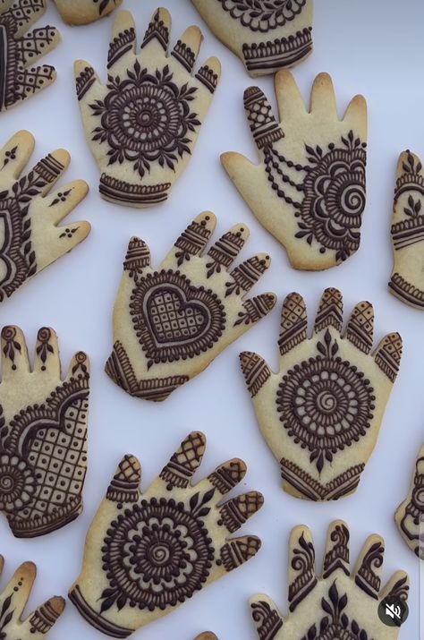 Mehndi Dessert Table Ideas, Nikkah Cookies, Arab Henna Party, Henna Night Decoration Ideas, Mehendi Cookies, Henna Party Ideas, Henna Party Decorations, Mehndi Cookies, Henna Night Decoration