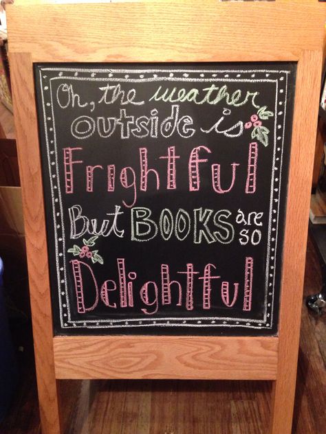 Christmas chalkboard Funny Library Signs, Christmas Book Display, Bookstore Chalkboard, Bookstore Signs, Library Christmas, Bookstore Ideas, Sandwich Boards, Winter Display, School Library Displays