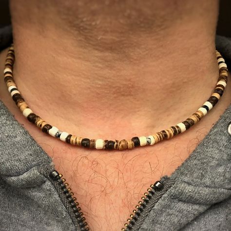 Mens Surfer Style, Collar Hippie, Mens Beaded Necklaces, Brown Beaded Necklace, Vacation Jewelry, Puka Shell Necklace, Coconut Wood, Holiday Necklace, Surfer Style