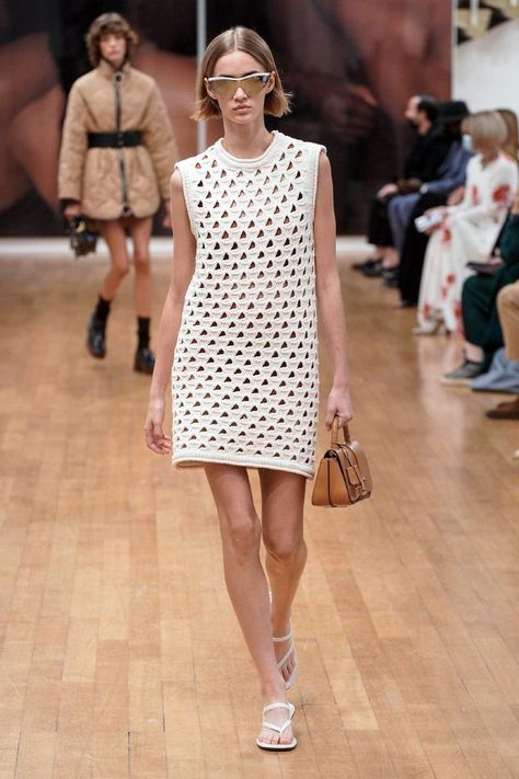 Crochet Top Dress, Knit Inspiration, Knitwear Trends, Knitwear Fashion, Crochet Top Pattern, Summer Knitting, Fashion Show Collection, Knit Fashion, Summer 2022