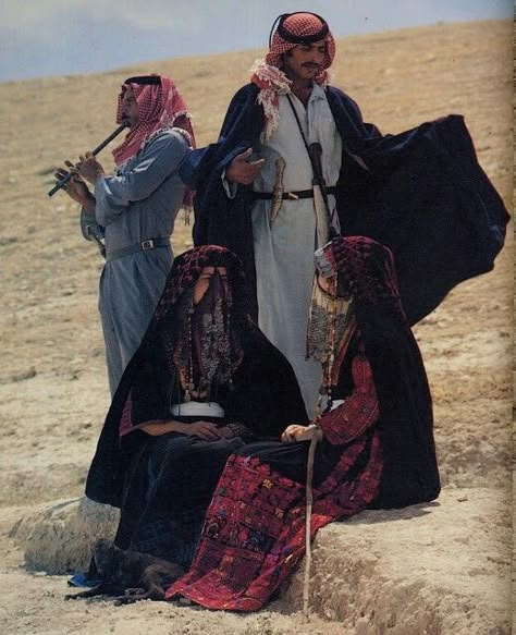 Jordanian Women, Saudi Arabia Culture, Middle Eastern Culture, Arabian Night, Arabian Art, Arabian Women, Arab Culture, Arabic Art, Arab Fashion