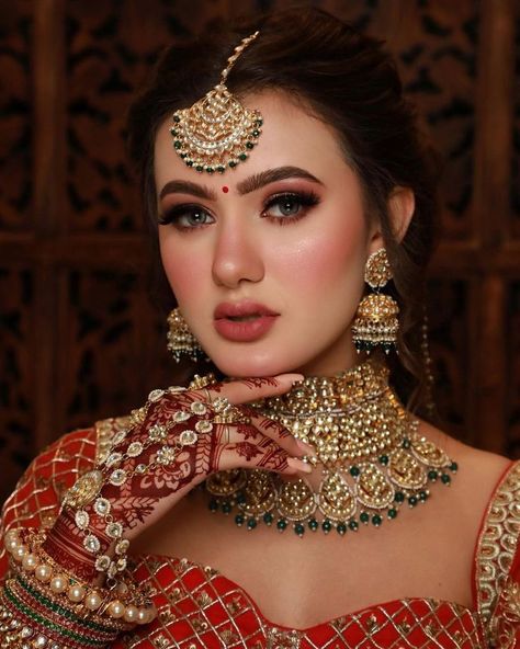 Celebrity Bridal Makeup, Latest Bridal Makeup, Trending Jewellery, Makeup Skills, Indian Bride Makeup, Bengali Bridal Makeup, Bridal Jewellery Inspiration, Bridal Makeup Images, Indian Bridal Photos