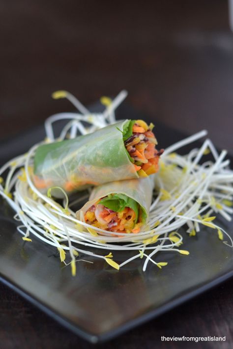 These Spicy Asian Slaw Summer rolls are as beautiful as they are delicious! Quick Vegan Dinner Recipes, Carb Dishes, The View From Great Island, Cibo Asiatico, Asian Slaw, Cooking Healthy, Summer Rolls, Food Options, Vegetarian Cooking