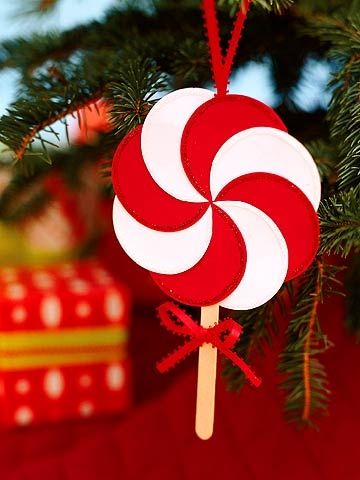 Easy Christmas decorations to make with your kids. Paper Christmas Ornaments, Easy Christmas Decorations, Christmas Paper Crafts, Christmas Crafts For Gifts, Paper Ornaments, Aktivitas Montessori, Easy Christmas Crafts, Christmas Ornament Crafts, Christmas Ornaments To Make