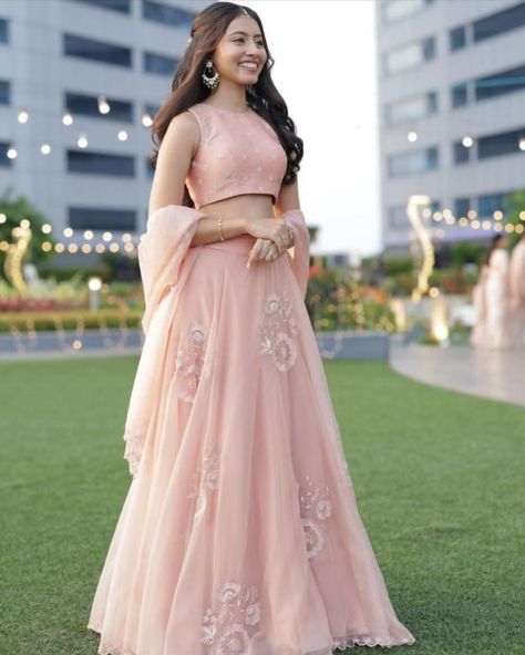 Simple Lehenga Designs Classy, Lehenga For Girls, Dress Designs For Stitching, Simple Lehenga, Bridal Lehenga Designs, Trendy Outfits Indian, Simple Frocks, Wedding Lehenga Designs, Lehenga Designs Simple