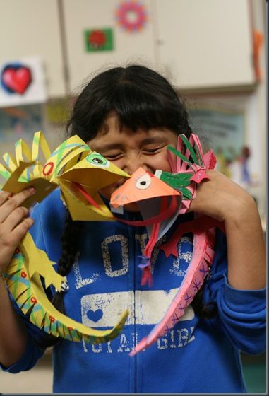 Pascal from "Tangled" cameleons! I want to do this myself... if the kids don't love this I give up! Cameleon Art, Paper Dragon, 3rd Grade Art, Folding Origami, Ecole Art, Elementary Art Projects, Art Lessons Elementary, School Art Projects, Fun Craft