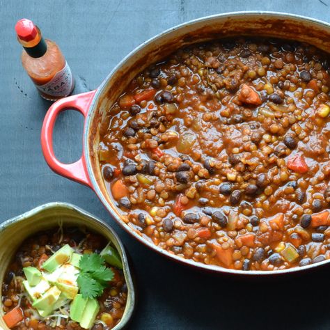 Black Bean and Lentil Chili - sub agave for honey and only use vegan toppings to make this the most delicious vegan chili!  From Taste Love & Nourish Bean And Lentil Chili, Lentil Chili, Daniel Fast, God Mat, Think Food, Delicious Vegetarian, Kidney Beans, Meatless Meals, Black Bean