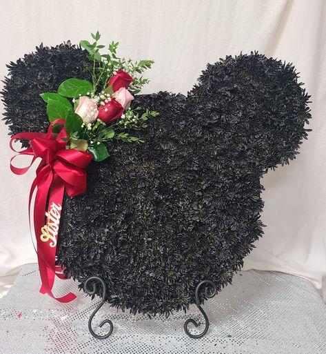 This silhouette of Mickey is made with White pomps sprayed black. Mickey Mouse Flower Arrangement, Flowers Arrangements, Mickey Head, Flower Spray, Cake Flavors, Faux Flowers, Floral Arrangements, Feathers, Minnie Mouse