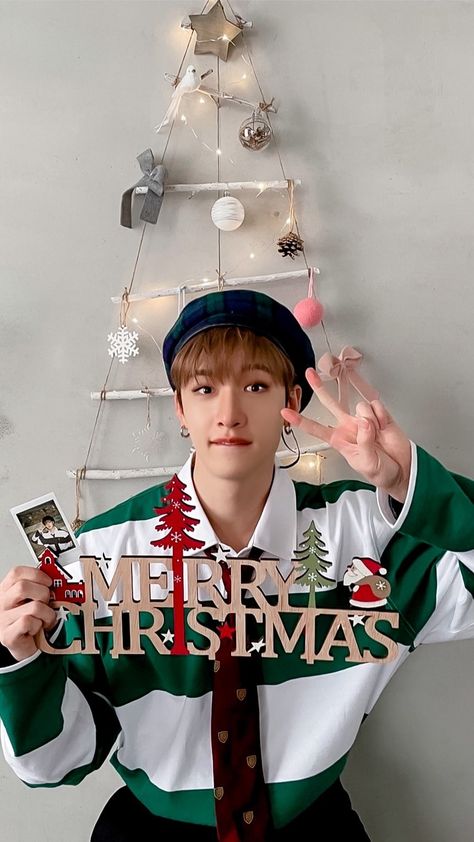 Kpop Diy, Kawaii Christmas, Chris Chan, Winter Wallpaper, Bang Chan, Kids Wallpaper, Kpop Aesthetic, Christmas Wallpaper, Disney Wallpaper