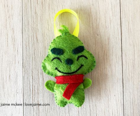 Grinch Patterns Free, Grinch Stocking Diy, Felt Grinch, Diy Grinch Decorations, Easy Christmas Crafts To Make, Make A Grinch, Grinch Plush, Holiday Craft Ideas, Tea Light Snowman