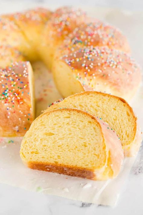 Italian Easter Bread, Easter Bread Recipe, Italian Easter, Easter Bread, Sugar Icing, Easter Baking, Italian Cookies, Easter Dinner, Easter Brunch