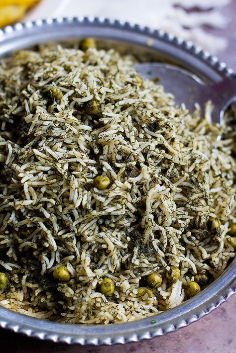 Persian Dill Rice with Peas | Dill Rice | Rice and Peas | Persian Recipes | Persian Cuisine | Persian Dishes | Rice Recipes | Green Rice | Middle Eastern Rice | Mediterranean Rice | Herb Rice | One Pot Rice | UnicornsintheKitchen.com Tadig Rice Recipe, Rice With Peas, Persian Food Iranian Cuisine, One Pot Rice Meals, Dill Rice, Persian Rice, Iranian Recipes, Iranian Cuisine, Side Dishes For Chicken