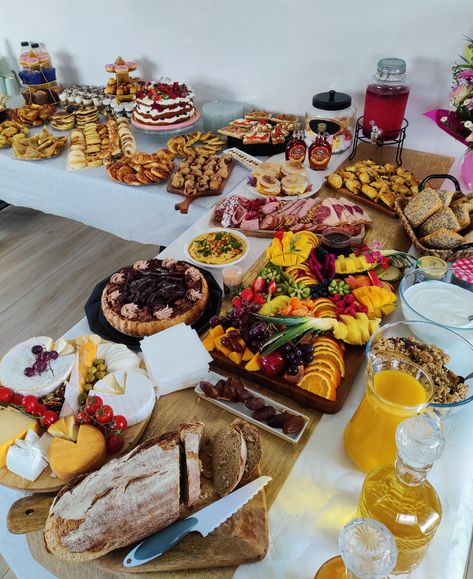 Brunch Large Group, Brunch Table, Birthday Brunch, Christmas Brunch, Brunch Menu, Ben And Jerrys, Food Recepie, Food Goals, Big Family