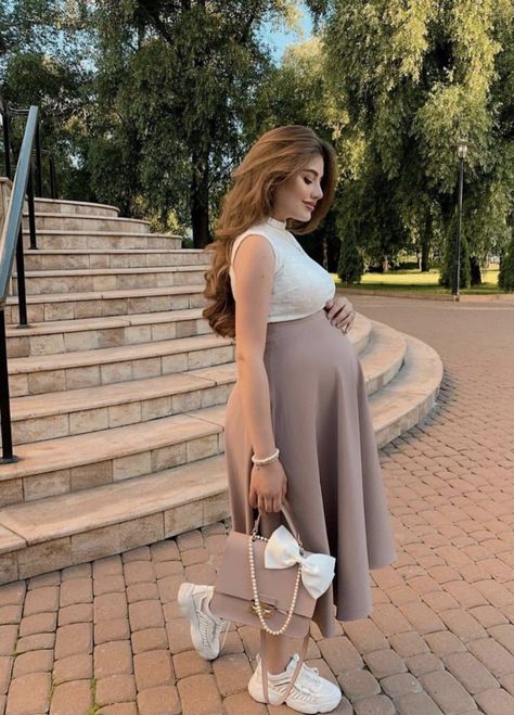 Classy Pregnancy Outfits, Torturi Baby Shower, Styles For Pregnant Women, Pregnacy Fashion, Cute Maternity Dresses, Maternity Clothes Summer, Trendy Maternity Outfits, Maternity Photoshoot Outfits, Dresses For Pregnant Women