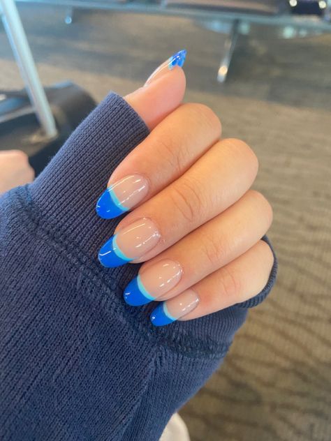 Almond shape nails
Blue nails
French tip
Fun nails Light Blue French Tip With Dark Blue Outline, Light Blue Nails With Dark Blue Tips, Dark And Light Blue Nails, Light Blue And Dark Blue Nails, Blue French Tip Nails Square, Chloe Nails, Dark Blue Nails, Blue French Tips, Light Blue Nails