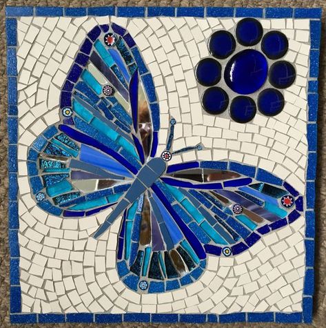 Mosaic Art Butterfly, Butterfly Mosaic, Mosaic Stepping Stones, Stained Glass Patterns Free, Mosaic Garden Art, Mosaic Birds, Mosaic Art Projects, Mosaic Tile Art, Mosaic Murals