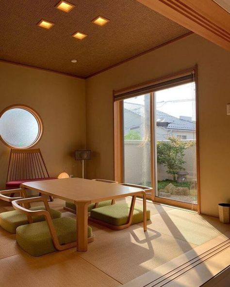 How Long Do Tatami Mats Last? A Complete Guide Kurokawa Onsen, Japanese Dining Room, Japanese Living Room, Tatami Room, Japanese Home Design, Japanese Dining, Japanese Style House, Japanese Room, Tatami Mat