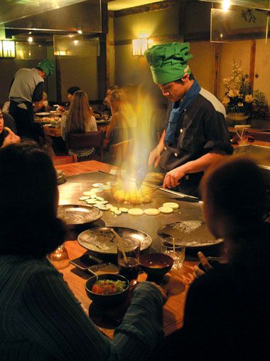 go to a teppanyaki restaurant Dim Sum Party, Japanese Teppanyaki, Teppanyaki Restaurants, Chef Pictures, Luxury Private Jets, Shabu Shabu, Private Jets, Food Favorites, Food Experiences