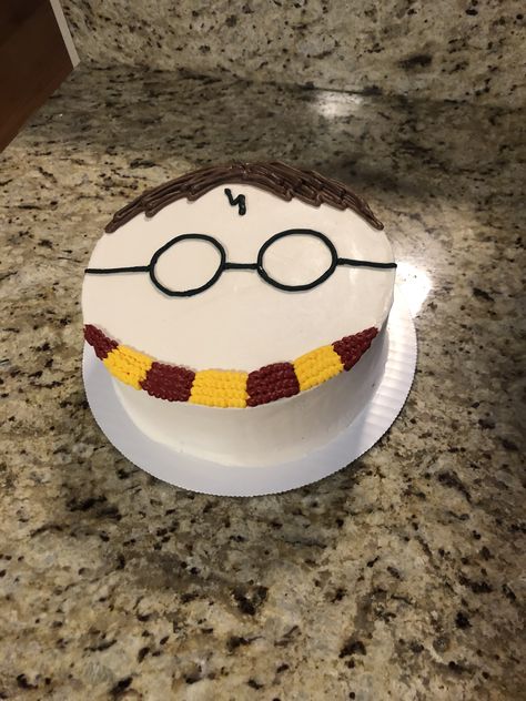 Simple Harry Potter Cake, Harry Potter Theme Cake, Harry Potter Tie, Harry Potter Birthday Cake, Harry Potter Bday, Harry Potter Food, Homemade Birthday Cakes, Harry Potter Cake, Creative Birthday Cakes