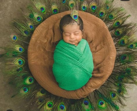 Newborn Krishna, Baby Fashion Girl Newborn, Special Background, Baby Photography Poses, Baby Birthday Photoshoot, Baby Milestones Pictures, Monthly Baby Pictures, Baby Art Projects, Baby Pictures Newborn