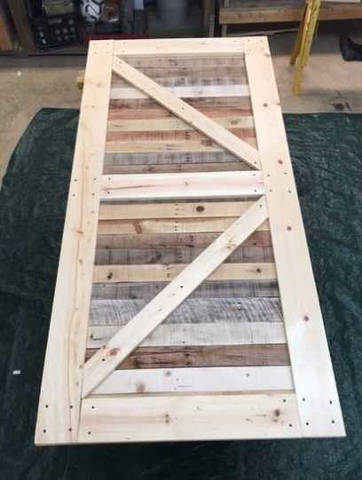 Pallet Door, Pallet Barn, Rustic Wood Doors, Pallet Walls, 1001 Pallets, Wood Barn Door, Shed Doors, Diy Barn Door, Wood Pallet Projects