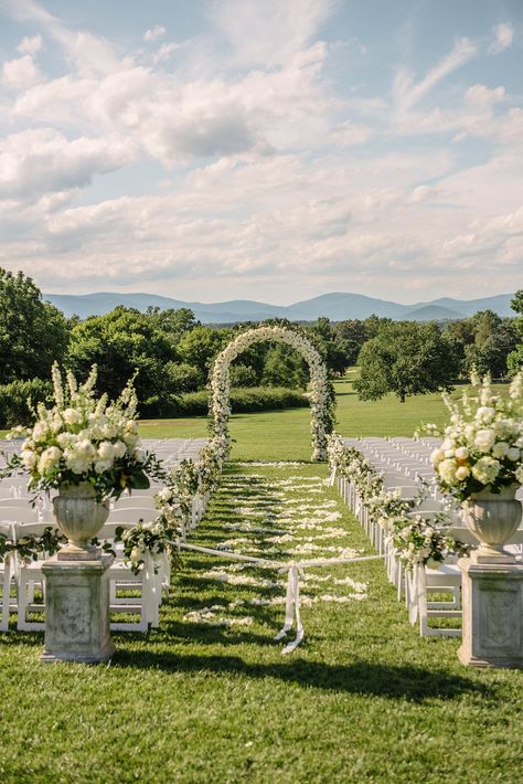 Wedding Field Decoration, Hawaii Ceremony Wedding, Wedding Ceremony Vision Board, Ceremony Outdoor Decor, Outdoor Country Wedding Ceremony, Wedding Venue Field, Outdoor Wedding Floral Decorations, Outside Field Wedding, Outdoor Field Wedding Ceremony